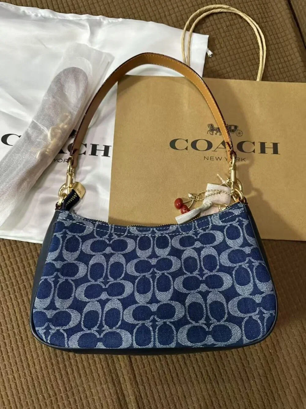 Teri Shoulder Bag In Signature Denim CAF82